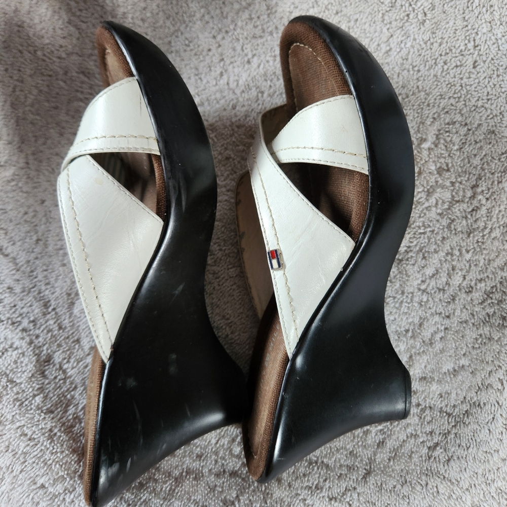 Sz 5 Tommy Hilfiger heeled sandals